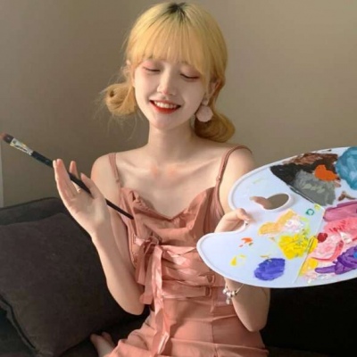 女头 | 我喜欢花 但更喜欢会结果的树 .