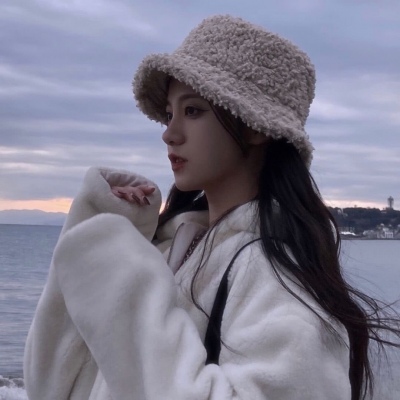 女头｜这世间过于俗气，不像你一般，浩瀚星河，温柔无比.