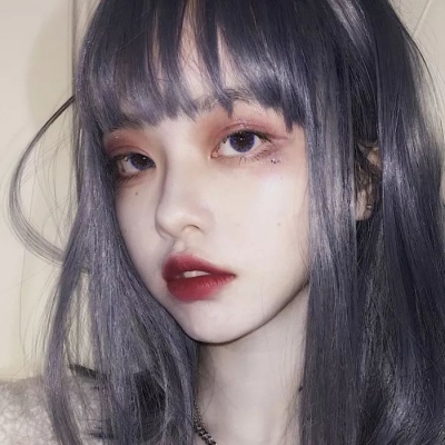 女头/终究会有一个人风尘仆仆走向你  胜过所有温柔  对你说  别怕  我在.