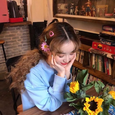 七奈――心怀浪漫宇宙的可爱少女头像