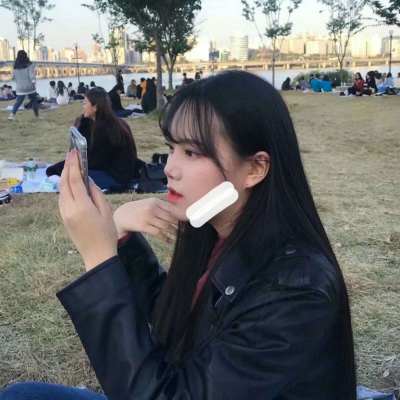 〈陈情〉森系女生头像 我在涉世未深的时候遇见了阅人无数的你。