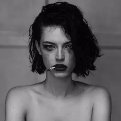 【女生头像·伤感·微丧·黑白】次次难过，次次被敷衍，次次不长记性。