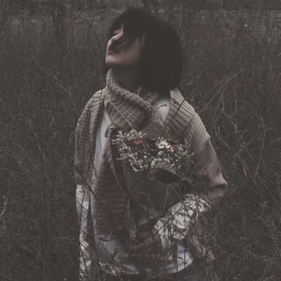 持花 复古文艺女生头像