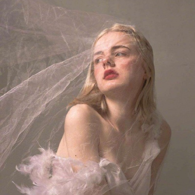 客桥:欧美风暖色系八人行闺蜜头像