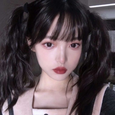 把喜欢碾碎了藏在对你讲的所有废话里.