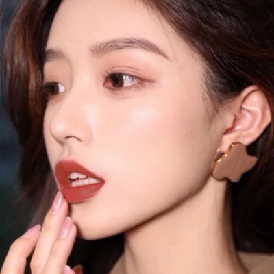 女头 我表达不满的方式是  晚点回信息