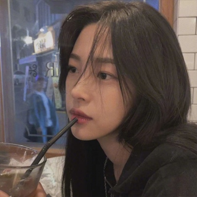 念七 女生ins头像 你是我失眠一整夜都不愿打扰的人.