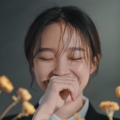 白灏宇:女生头像/可爱/意境/蝴蝶很美，终究蝴蝶飞不过沧海。