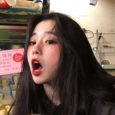 世界就像一个巨大的抓娃娃机 我站在玻璃外 只想要你.