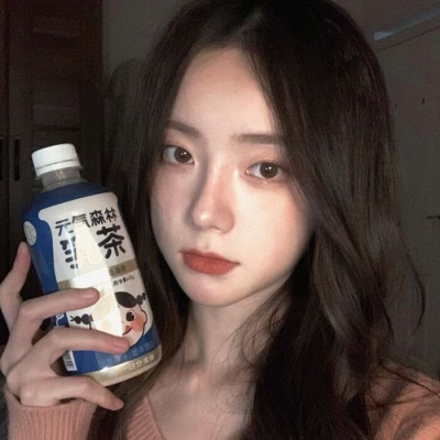 想让弟弟躲进姐姐的怀里