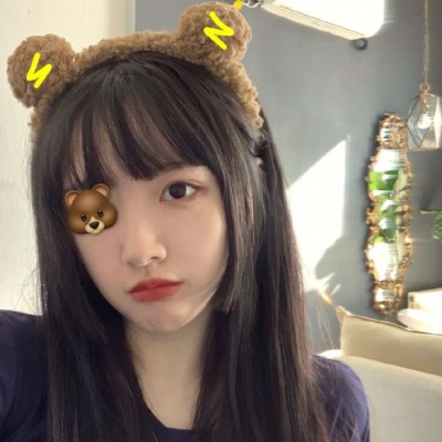 你别多想，他对每个女孩子都这样，你不是例外，也不是唯一