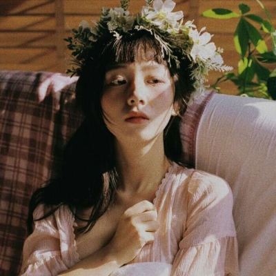 白灏宇:女生头像/可爱/小清新/风很温柔 水很清澈 花很鲜艳 我很喜欢