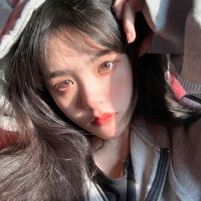 白灏宇:女生头像/愿你风月都好看，爱恨皆浪漫。