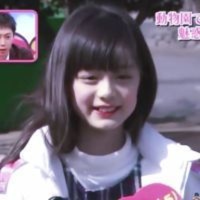 爱一个人怎么开始啊 像街上走过那些人们 （ 女头 搞怪 ）