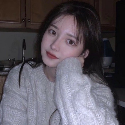 女生头像＂月亮在天上进入我的眼睛＂