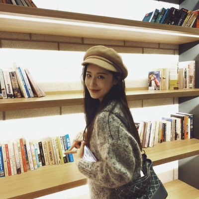 <闺蜜>滚滚红尘多喧闹 活出色彩最重要