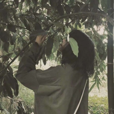 我们一个像夏天一个像秋天却总能把冬天变成了春天