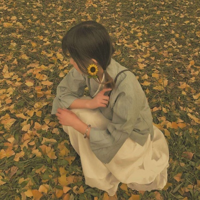 〈陈情〉复古风女生头像 -我迈过人间万物 ，从不慌张