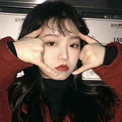 念七 红色系新年魅力成熟女生头像