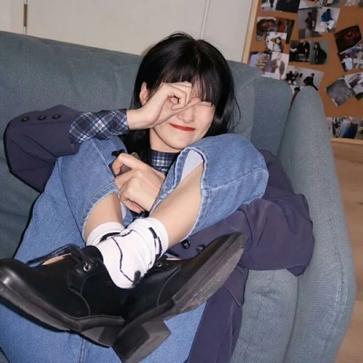 沈川/可爱搞怪女生头像/山行野宿，孤身万里