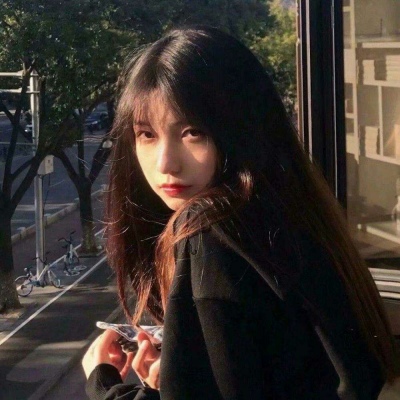 女生头像lI“当我爱着你的时候 你是不是也一样爱着我”