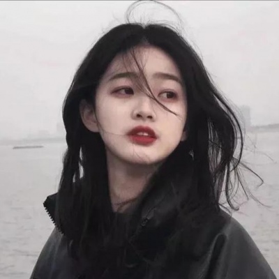 回忆里的人不会犯错，回忆里的人才会觉得错过