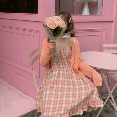 白奕泽:女生头像/意境/风很温柔 水很清澈 花很鲜艳 你很特别 我很喜欢