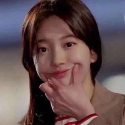 杂图＋闺头。抱图点赞。不点赞你妈原地暴毙。