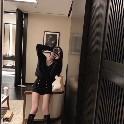 独一无二御姐女头  犹豫就会败北，果断就白给。