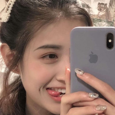 女头 “我们家的房子没有塌 只是后院开了桃花”