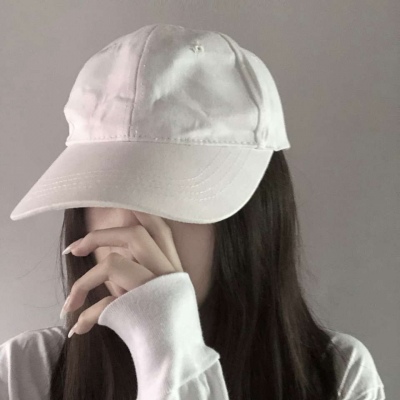 高冷戴帽时尚气质女生头像