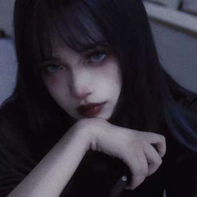 暗黑系女生真人头像.  成熟.  美艳.  高不可攀