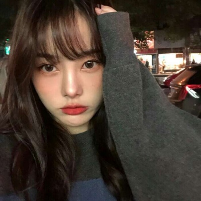 白灏宇:女生头像/时尚/勿因孤独而谈情 勿因性欲而说爱