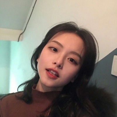 是我们把爱情这件事情想得太重了，最后各自才遍体鳞伤。