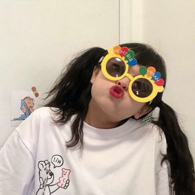 可爱&搞怪女生头像·我披着星辰不顾一切向你奔来。