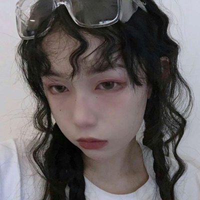 女头丨戴眼镜的女生头像丨眼镜遮挡