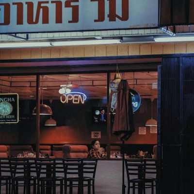 苏瓷:意境复古背景（小镇 夜景 唯美 意境 成熟）