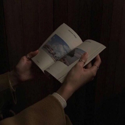 江淮：黑色系背景图/他们想把我埋了，却不知道我是一颗种子