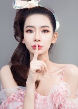 戚薇粉嫩甜美高清手机壁纸图片