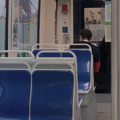 ins朋友圈背景  我知道你会来，所以我会等  易卿飒