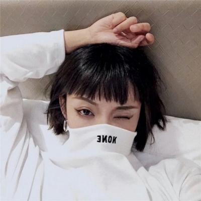 2025好看新款微信头像    半冷半酷半成熟