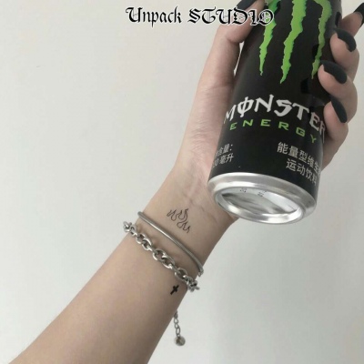 苗条条    我的手什么时候才有人牵呢  WX头像