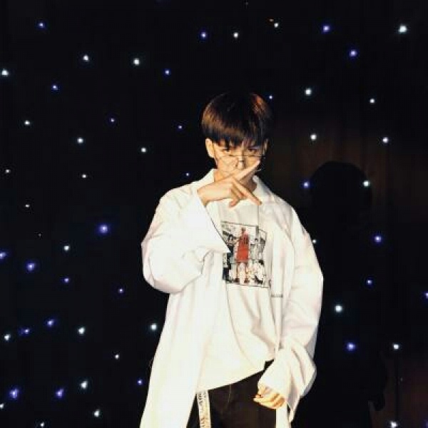 真人微信头像眼镜男