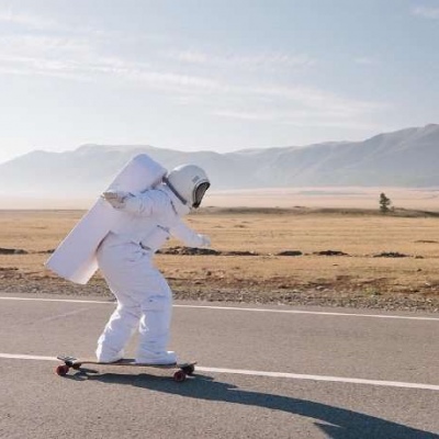 转瞬即逝的现实，唯有孤独永恒，孤独且浪漫。