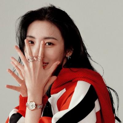 微信头像2025女生     手心的蔷薇