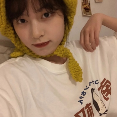 小清新女生微信头像  “你是这声色张扬下我欲盖弥彰的温柔理想”  易卿飒