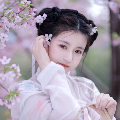 江淮：可爱古风女生头像/春风十里扬州路，卷上珠帘总不如