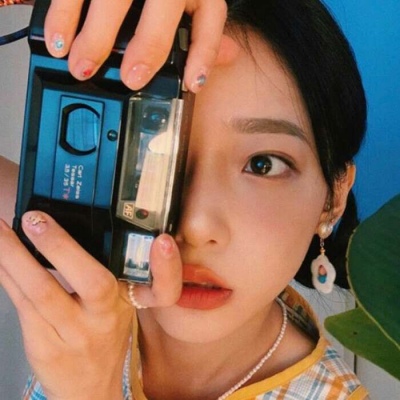 白灏宇:微信头像/女生/人間，只是抹去了脂粉的脸