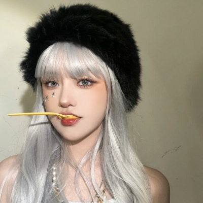 北笙:微信头像/女生/真人/人生当苦无妨，良人当归即好