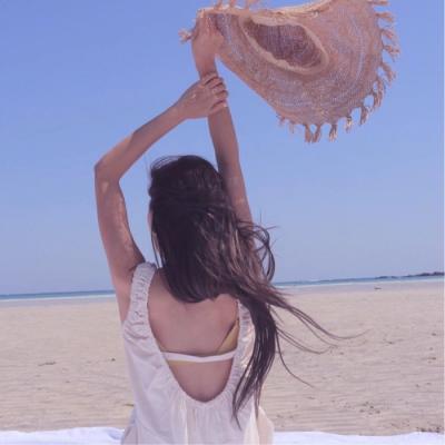 微信头像女生简单背影  你触及不到的最美好